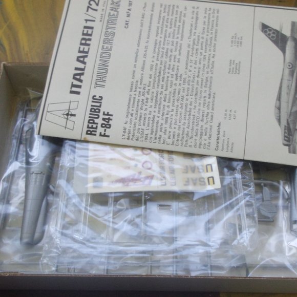 Italaerei model kit Republic F-84F Thunderstreak military plane 1/72 unused - Picture 2 of 2